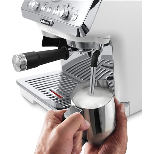 De'Longhi La Specialista Arte Manual Pump Coffee Machine (White)